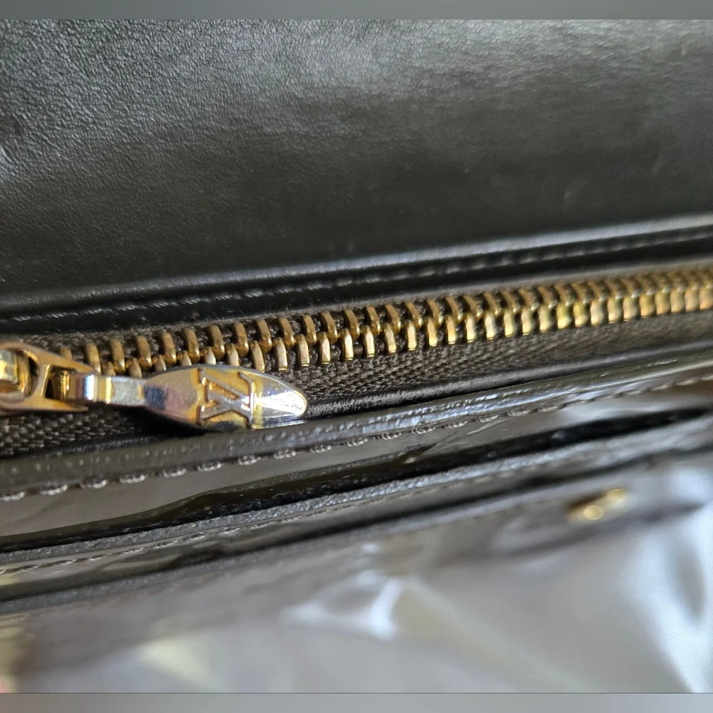 Louis Vuitton Olive Vernis Sarah Long Wallet - Picture 6 of 16